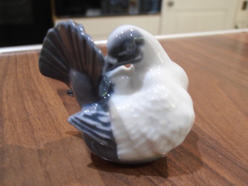 Royal copenhagen small dove - small,