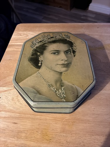 Vintage retro queen elizabeth - queen,