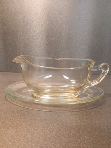 Pyrex glass gravy - glass, boat