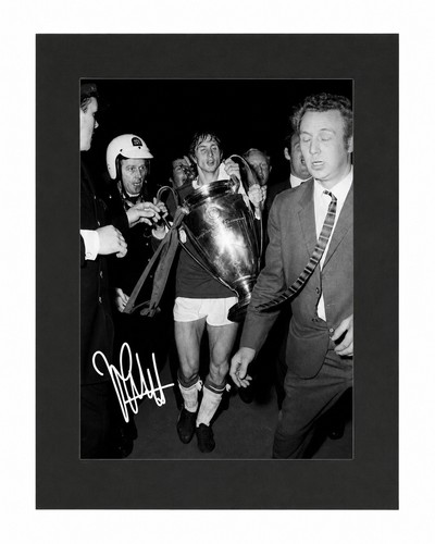 Johan cruyff signed - cruyff, autograph