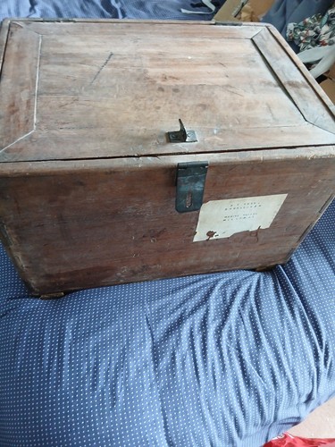 Vintage wooden trunk please - wooden,