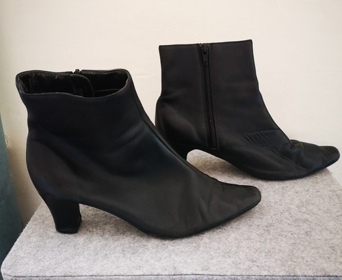 Black leather ankle boots - black,