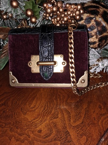 Prada cahier crossbody micro - cahier,