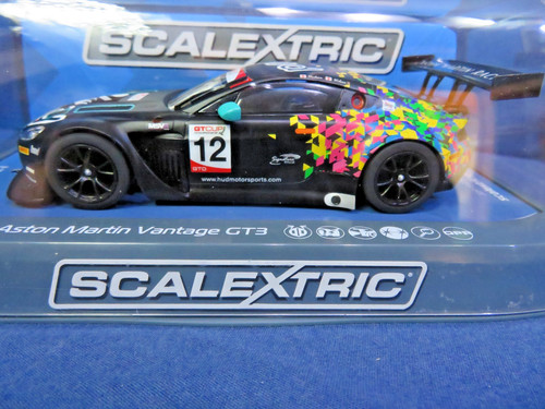 New scalextric c3945 aston - new,