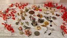 Large Mixed Lot of Used  Scarf  Rings & Brooches – Ideal for Crafts, - BR09