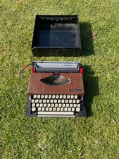 old fashioned typewriter