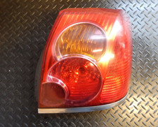GENUINE 03-06 TOYOTA AVENSIS 5 DOOR HATCHBACK OS RIGHT DRIVER SIDE REAR LIGHT