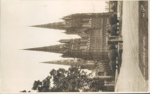 Real photo lichfield cathedral - photo,