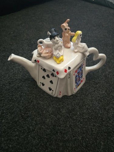 Alice wonderland teapot - alice, in