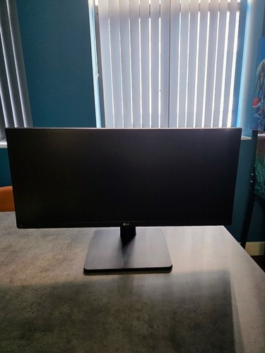 Ultrawide monitor - 29",