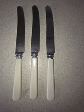 3vintage butter knives feature