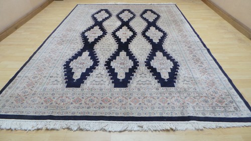Large carpet rug hand - large,
