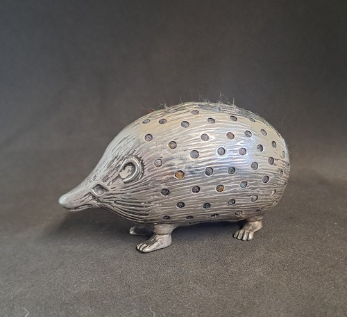 Solid silver hedgehog pin - silver,