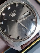 Seiko 5 Mens Cushion Case