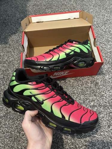 Men red green and black - red,