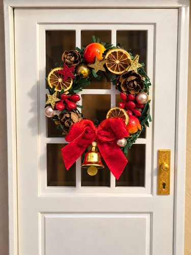 Scale christmas wreath - scale,
