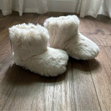 NWT! Girl’s Fluffy White