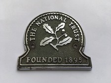 C1960s-70s VINTAGE THE NATIONAL TRUST FOUNDED 1895 CAR BADGE