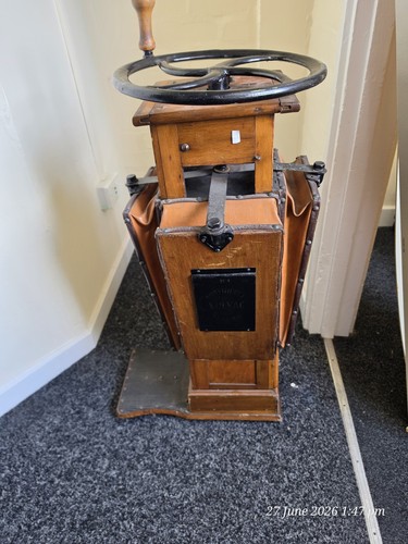 Volvac person 1910 - 2, wooden
