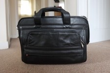 Foray Black Laptop Shoulder Briefcase Bag 15.5” x 12”  x 6" Expandable - pockets