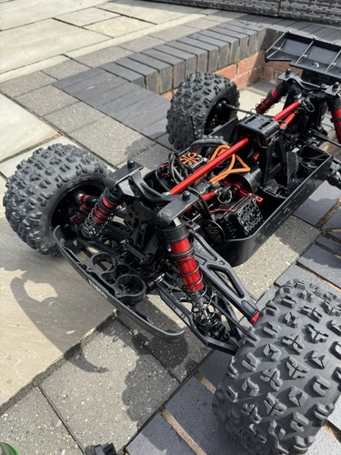 Armma outcast stunt - 8s, rc