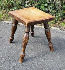 SMALL ANTIQUE MILKING STOOL