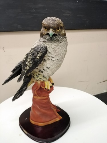 Huge eagle 42cm tall sculpture - huge,