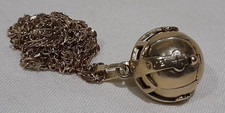 9ct yellow gold - &, globe