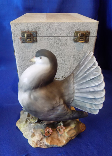 Royal crown derby fantail - crown,