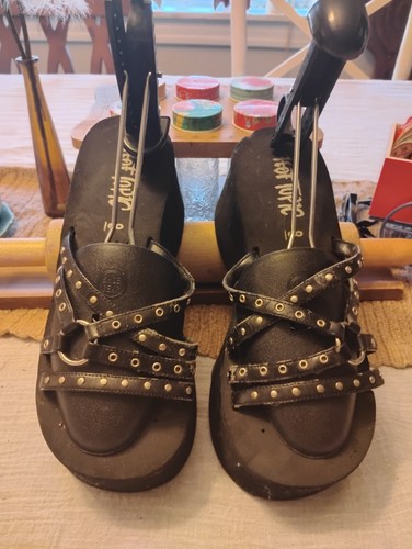 Hot topic demonia 19 - topic, demonia-19
