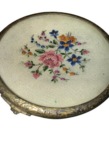 Vintage petit point - petit, brass
