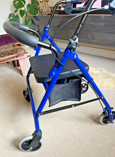 Foldable lightweight rollator - foldable,