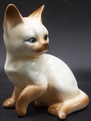 Sitting siamese cat - siamese, ornament