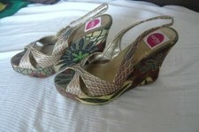 Sacha London borwn tropical