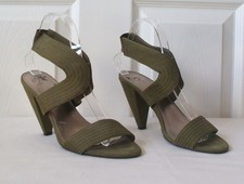 Lovely ladies army-green sandals from Zara, size 5 (Eur 38)