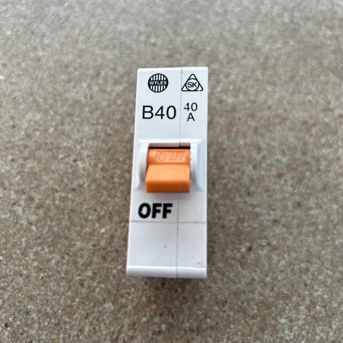 Wylex amp curve - wylex, b