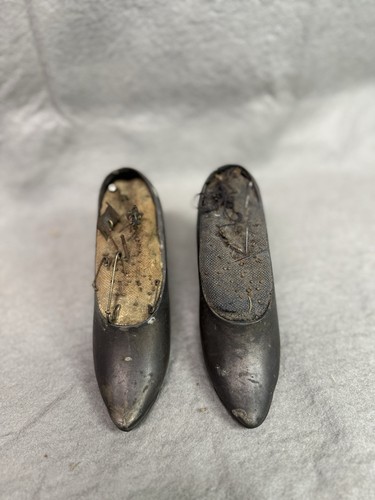 Antique pair lady shoe - pair,