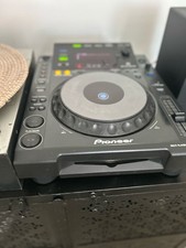 Pioneer CDJ-900 CD Deck Pair is a set of two single CD players from the renowned