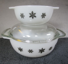 2 Lovely Vintage JAJ Pyrex