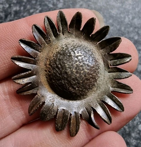 Post medieval sunflower mount - post,