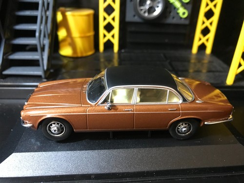 Daimler double six - double, plas