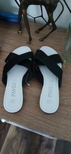Pavers Women's Flip Flops Size 4