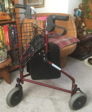INVACARE 3-WHEELED ROLLATOR WITH BAG/BASKET WALKING AID HEIGHT ADJ.