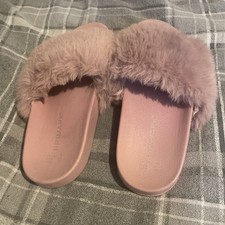 pink fluffy slippers size 8
