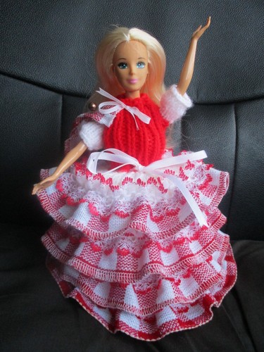 Hand knitted blonde scottish - hand,