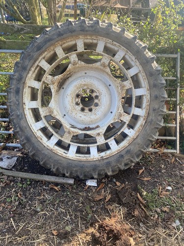 Pair tractor row crop - of,