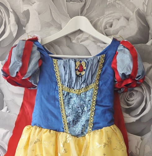 Official disney store snow - disney,