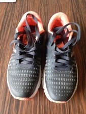 New Balance Woman’s 775 Running Trainers Dark grey, and peach. Size 5.5