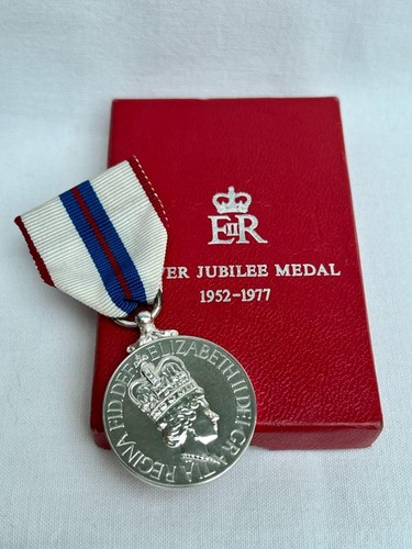 Superb boxed official - official, queen's
