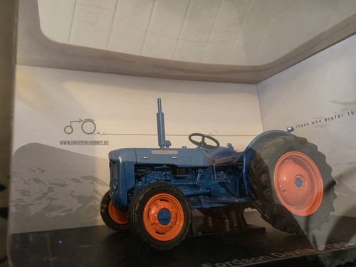 Universal hobbies fordson - universal,